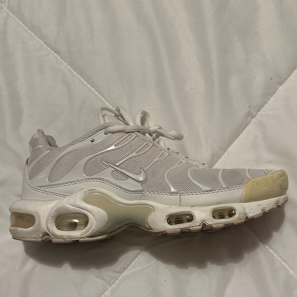 Nike Women's Gray Athletic Shoes